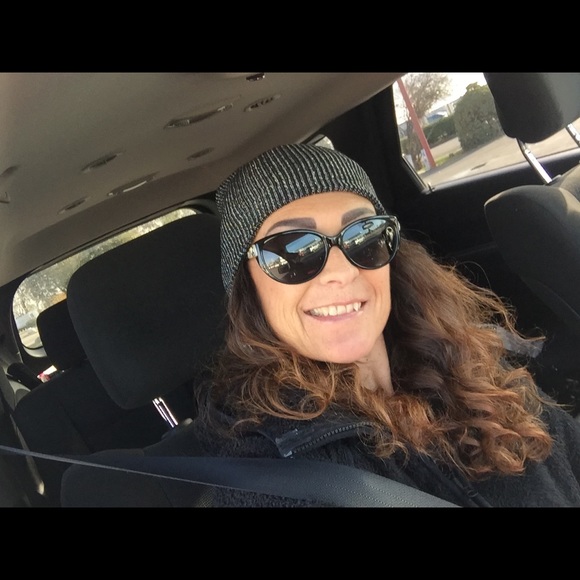 Meet your Posher, Gina - Picture 3 of 3